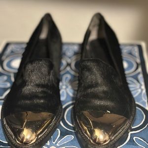 Rachel Roy gold toed slipper